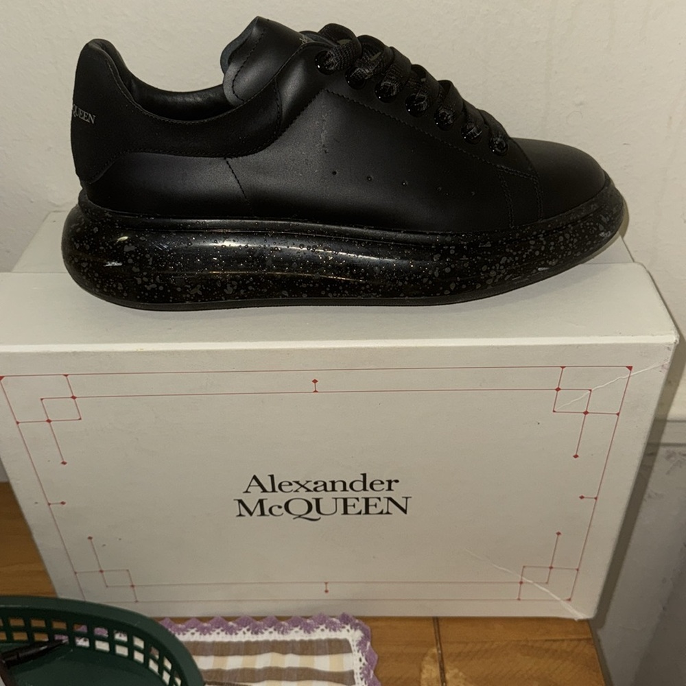 Alexander McQueen size 42/9